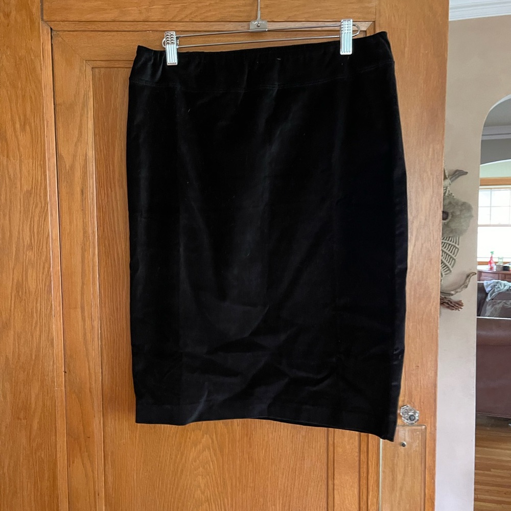 Jarbo black velvet fitted stretchy skirt.  Size medium.